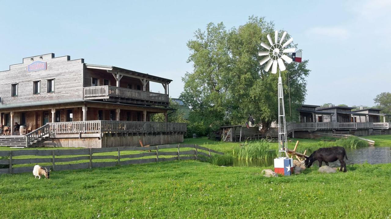 Horse Lake Ranch Neuendorf  Exterior photo